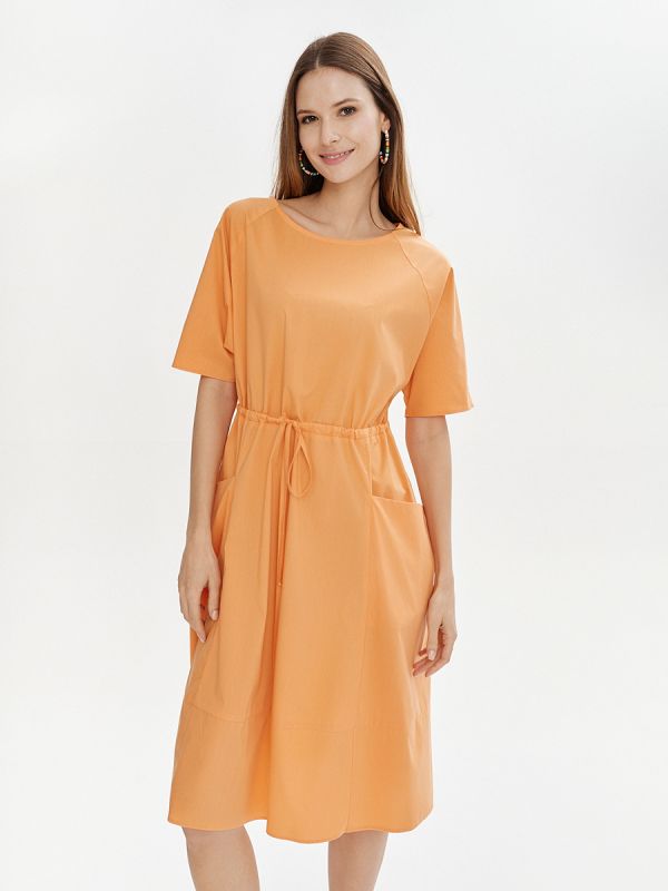 Yellow midi length dress with short sleeves and pockets