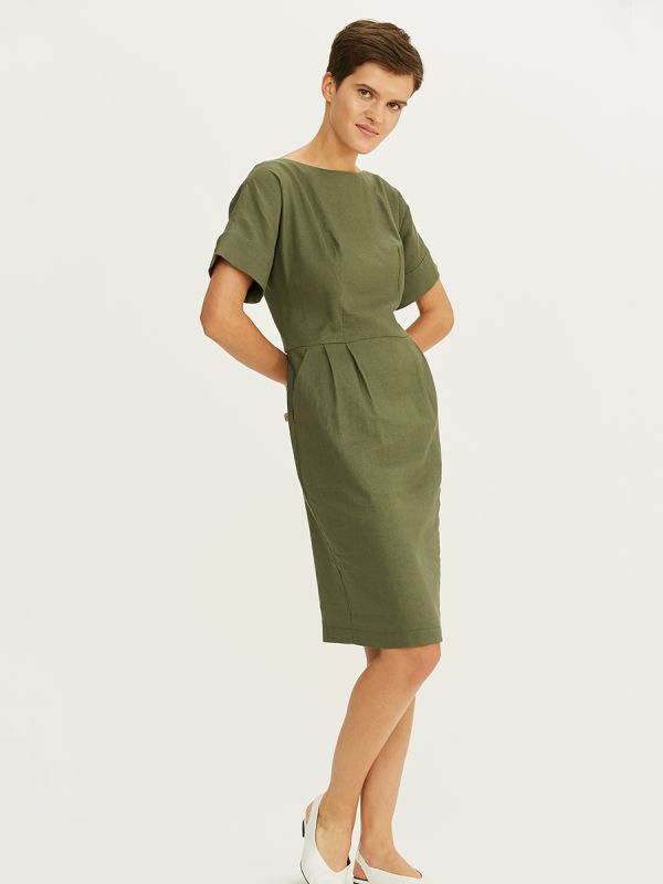 Green mini length dress with short sleeves and pockets