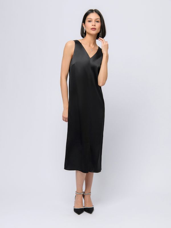 Black color midi length dress with V-neck and sleeveless