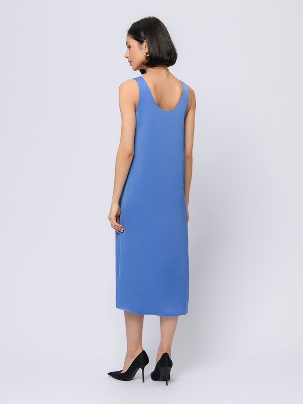 Blue midi length dress with V-neckline and sleeveless sleeves