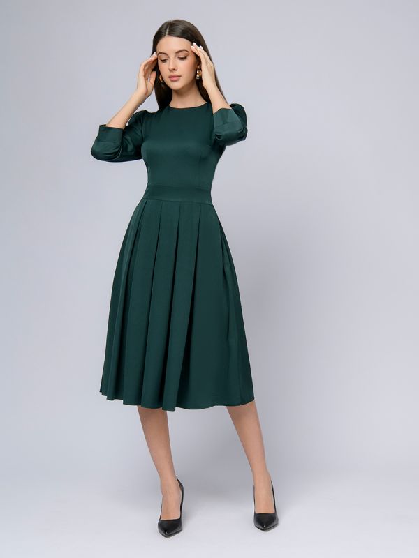 Emerald colored midi length dress with 3/4 sleeves