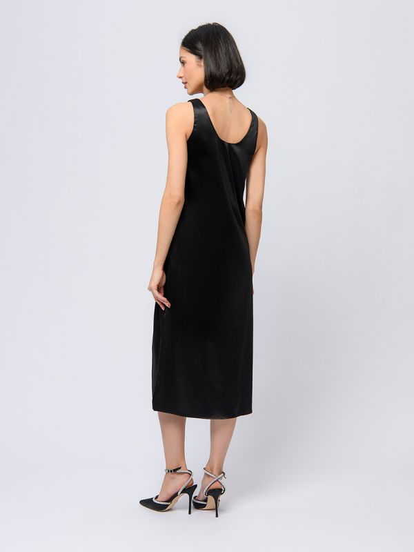 Black color midi length dress with V-neck and sleeveless