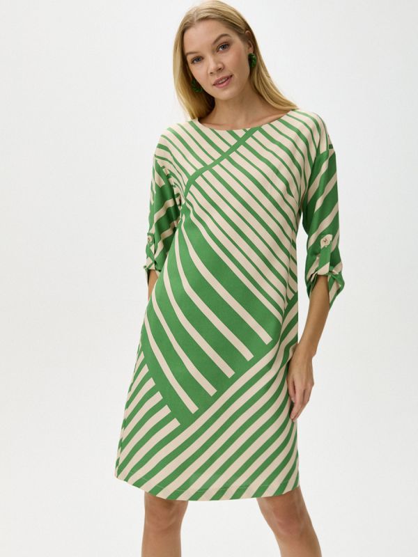 Geomeric print dress with straight silhouette and 3/4 sleeves