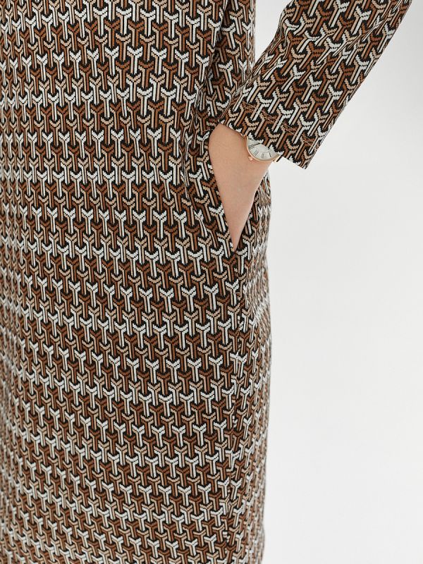 Brown dress with textured pattern and pockets