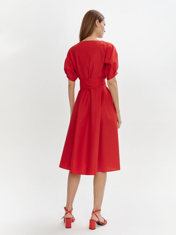 Red midi length dress with voluminous sleeves and waistband