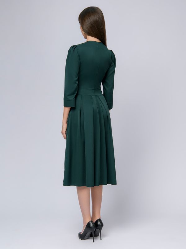 Emerald colored midi length dress with 3/4 sleeves