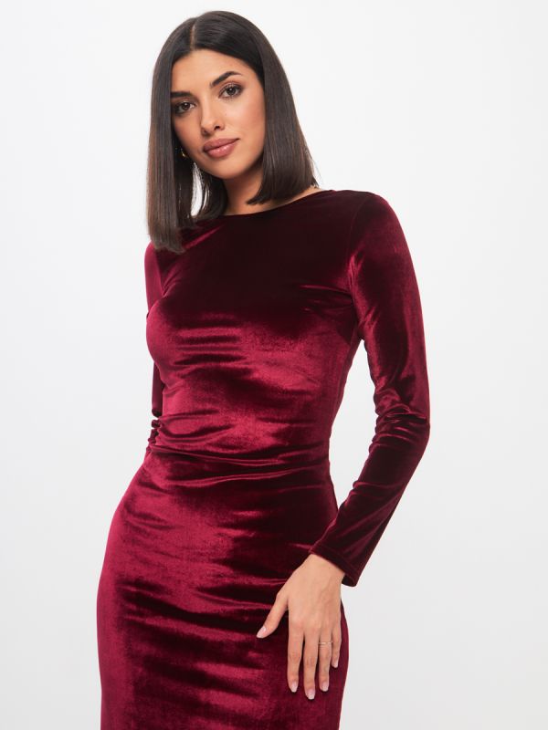 Midi length burgundy flare dress with V-neckline on the back