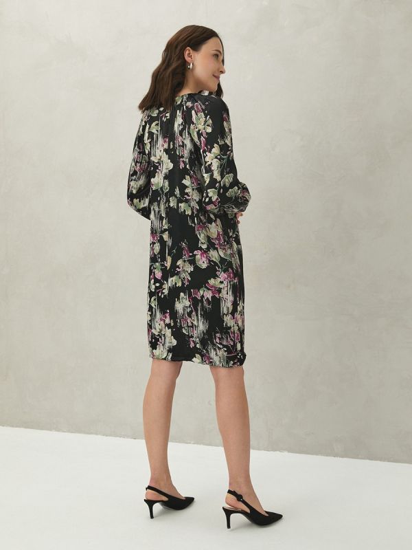 Black dress with floral print and voluminous sleeves