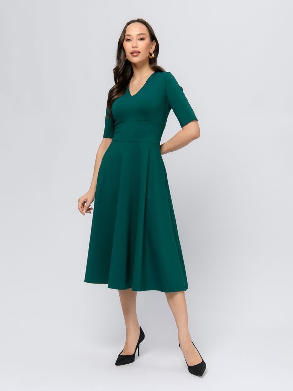 Emerald-colored midi dress with deep neckline and 1/2 sleeves