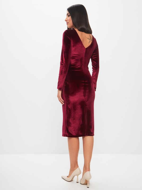 Midi length burgundy flare dress with V-neckline on the back