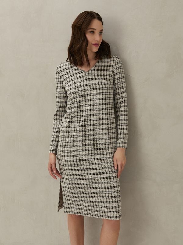 Beige plaid dress with V-neckline and side slits