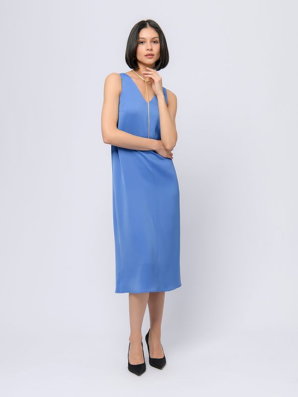 Blue midi length dress with V-neckline and sleeveless sleeves